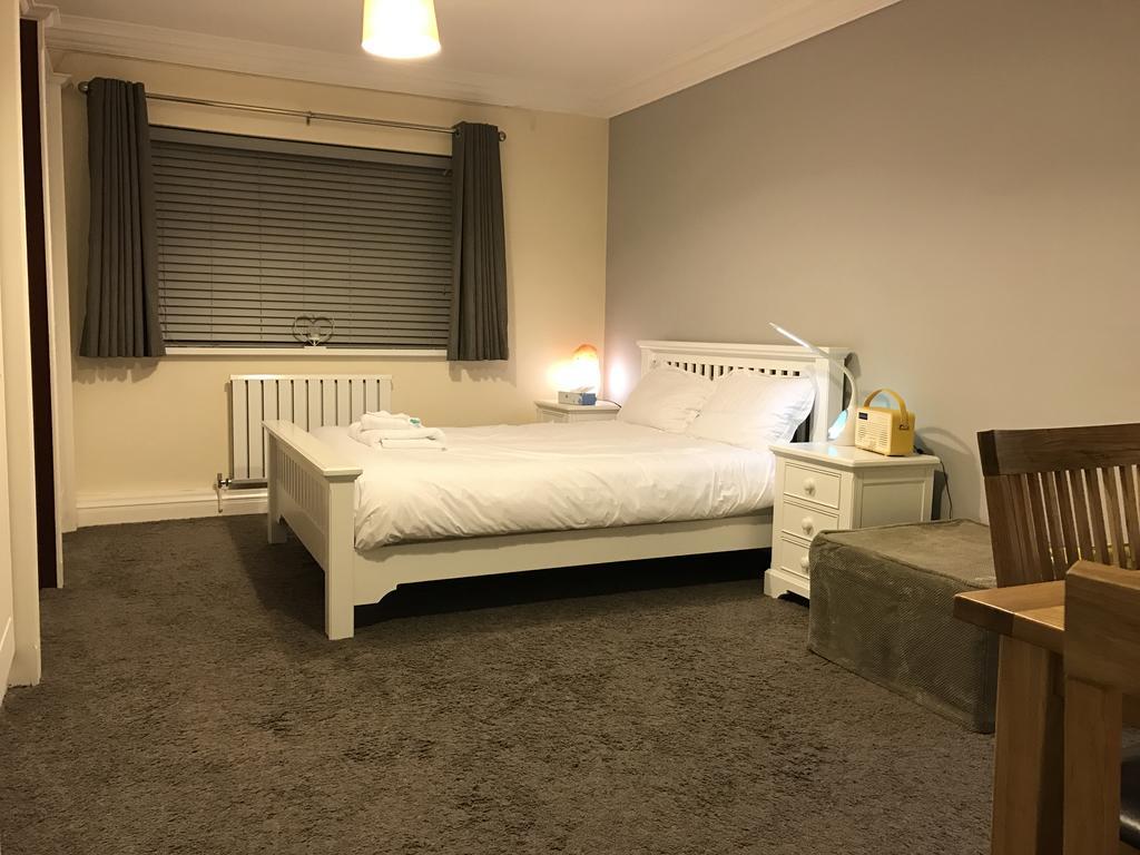 Halebarns Guesthouse Manchester Airport (Adults Only) Ringway Exterior photo
