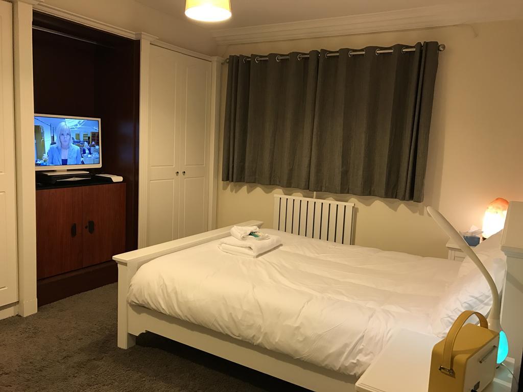 Halebarns Guesthouse Manchester Airport (Adults Only) Ringway Exterior photo