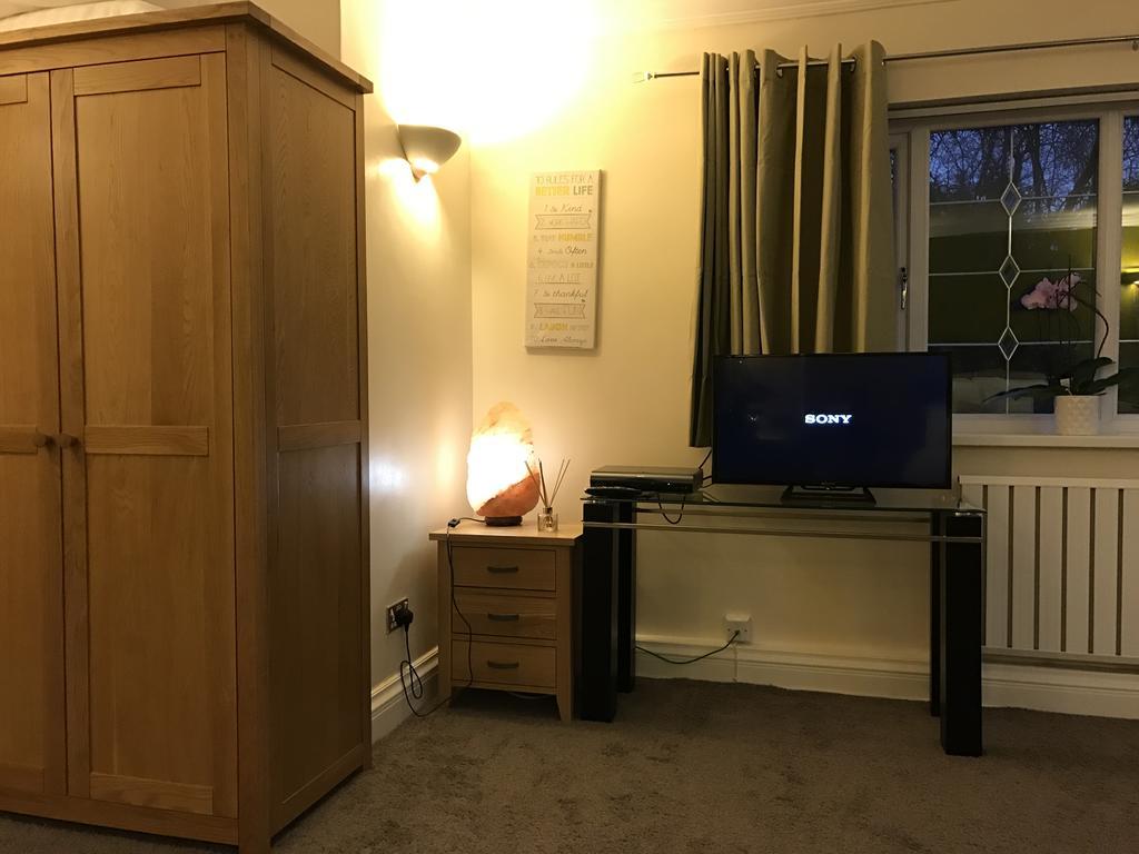 Halebarns Guesthouse Manchester Airport (Adults Only) Ringway Exterior photo