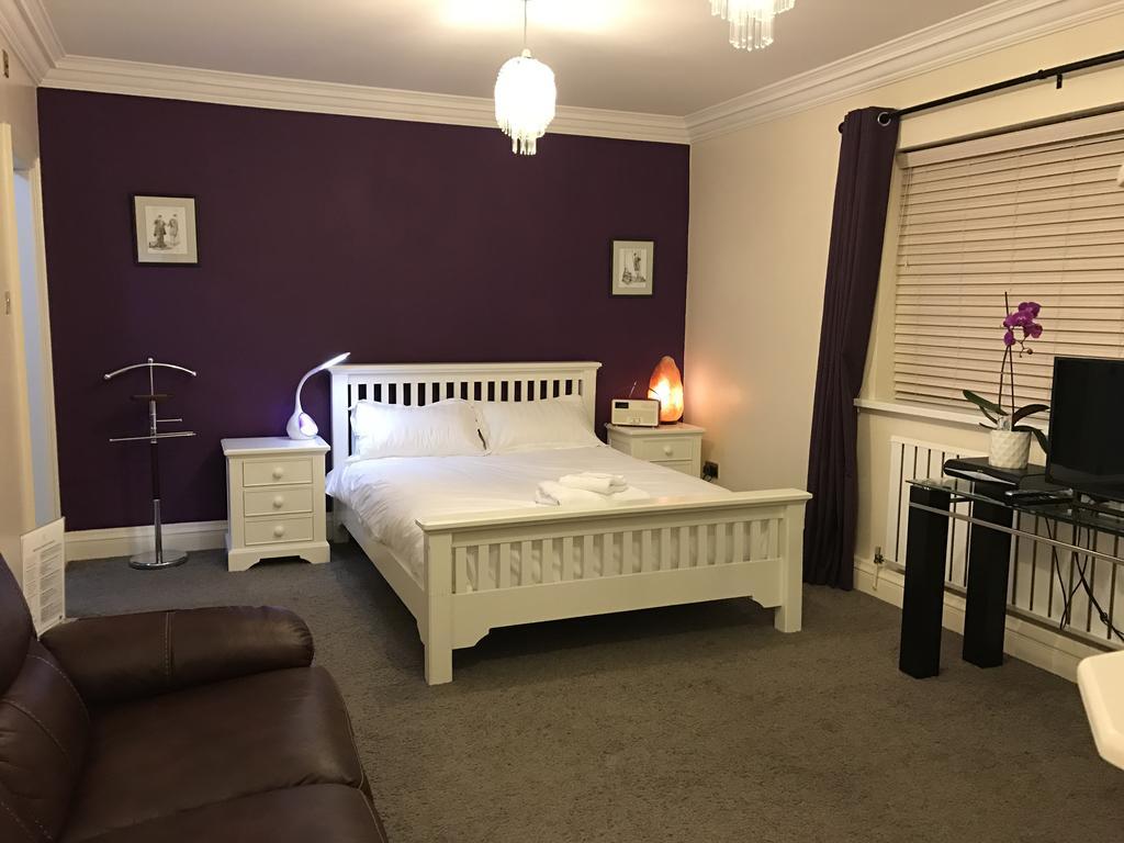 Halebarns Guesthouse Manchester Airport (Adults Only) Ringway Exterior photo