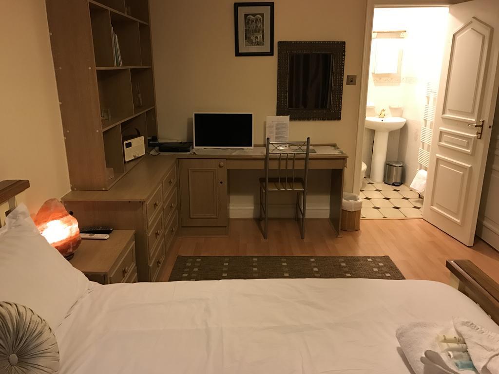 Halebarns Guesthouse Manchester Airport (Adults Only) Ringway Exterior photo