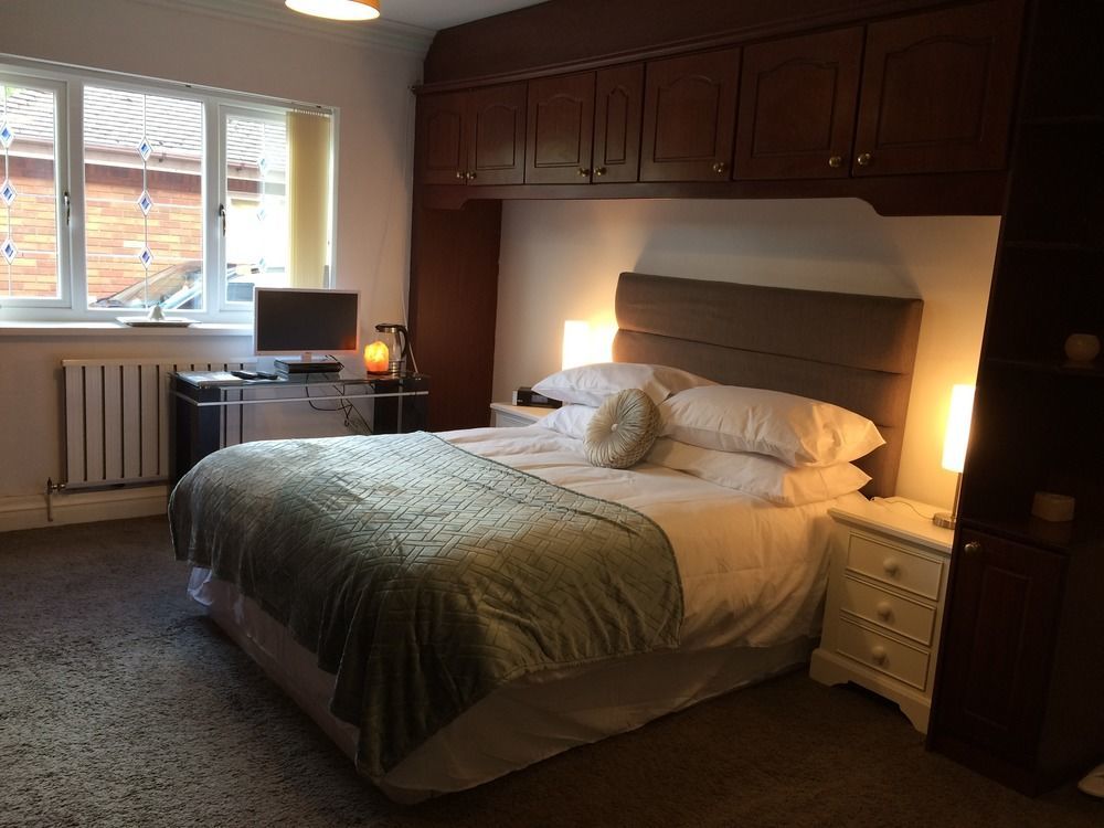 Halebarns Guesthouse Manchester Airport (Adults Only) Ringway Exterior photo