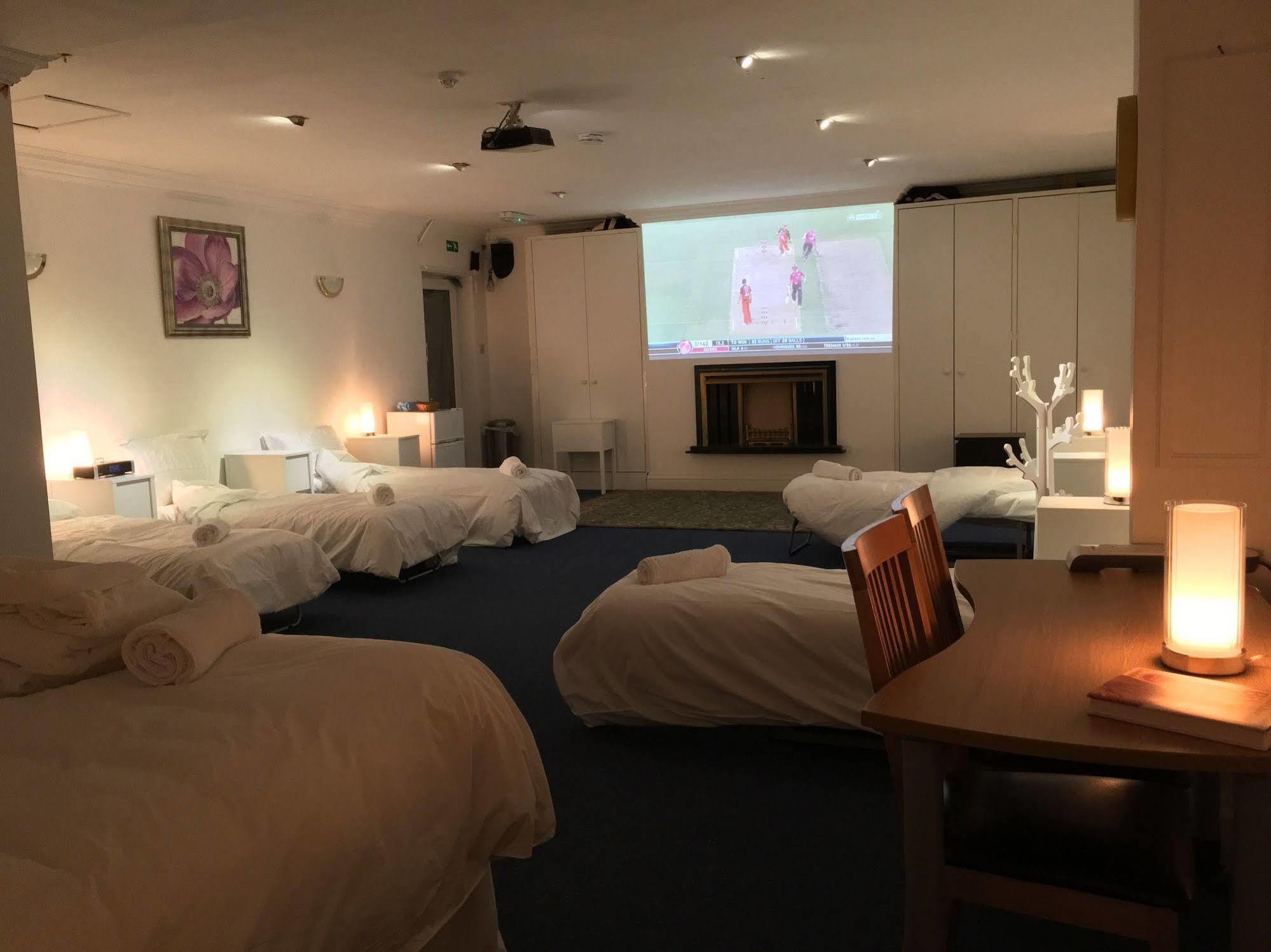 Halebarns Guesthouse Manchester Airport (Adults Only) Ringway Exterior photo