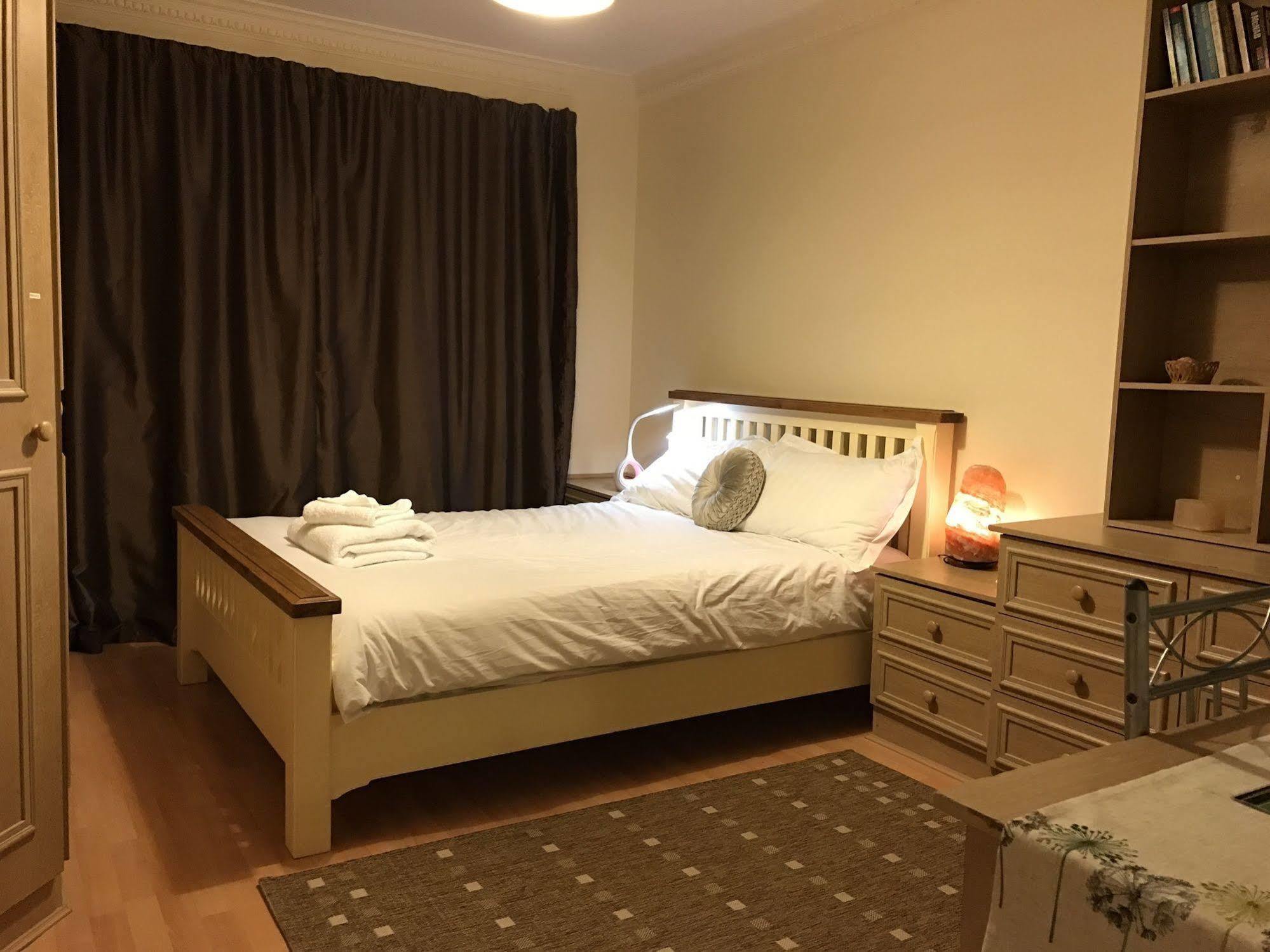 Halebarns Guesthouse Manchester Airport (Adults Only) Ringway Exterior photo