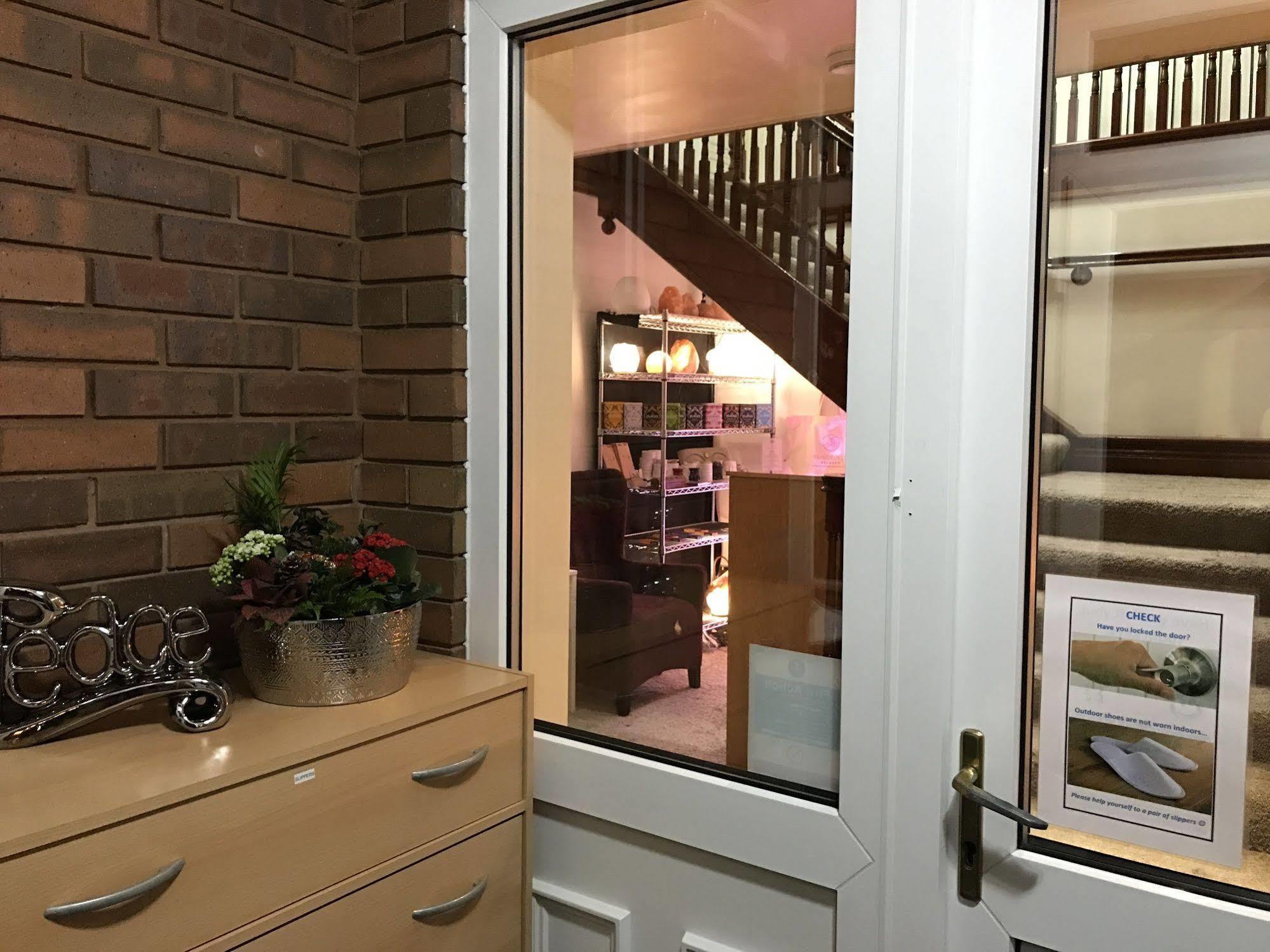 Halebarns Guesthouse Manchester Airport (Adults Only) Ringway Exterior photo