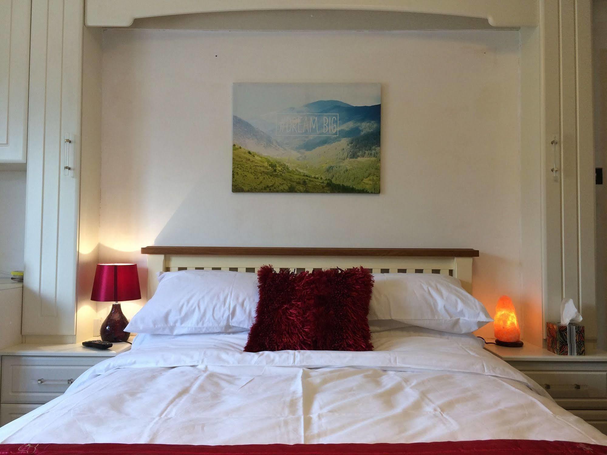 Halebarns Guesthouse Manchester Airport (Adults Only) Ringway Exterior photo